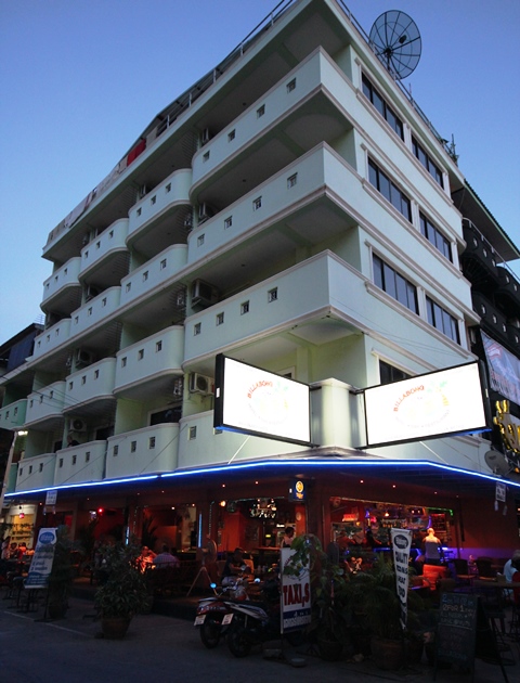 The Billabong Hotel in L K Metro, Pattaya. Rooms to suit all group sizes amd types, value budget accommodation.